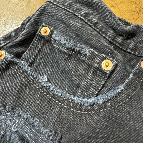 Size 30 Levi's Black Distressed Jean Shorts - Picture 4 of 11